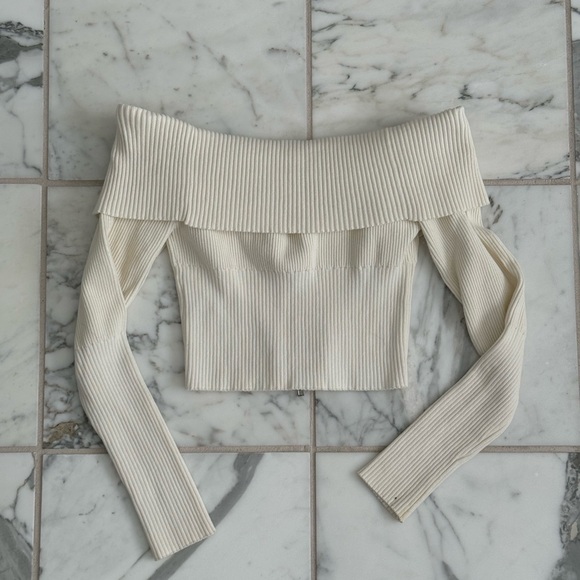 Off-Shoulder Ribbed Sweater - Picture 3 of 4